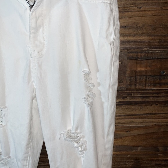 Fashion Nova Distressed White Jeans sz 7. - Picture 5 of 13